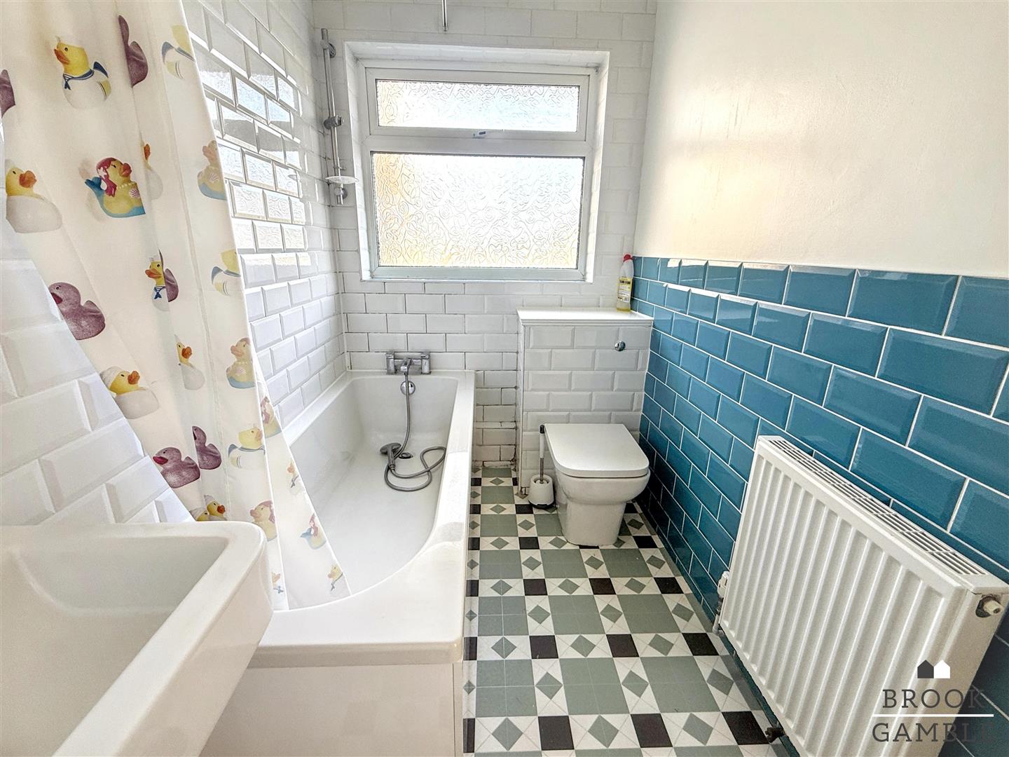2 Bedroom Bungalow. Bailey Crescent in Eastbourne,  5